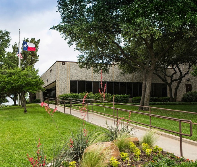 2301 Crown Ct, Irving, TX for lease - Building Photo - Image 3 of 22