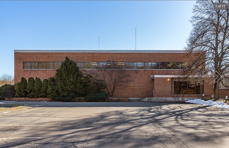 2 Douglas St, Bloomfield, CT for sale Primary Photo- Image 1 of 1