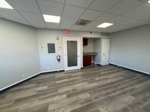 100 Center St, Wallingford, CT for lease Interior Photo- Image 2 of 5