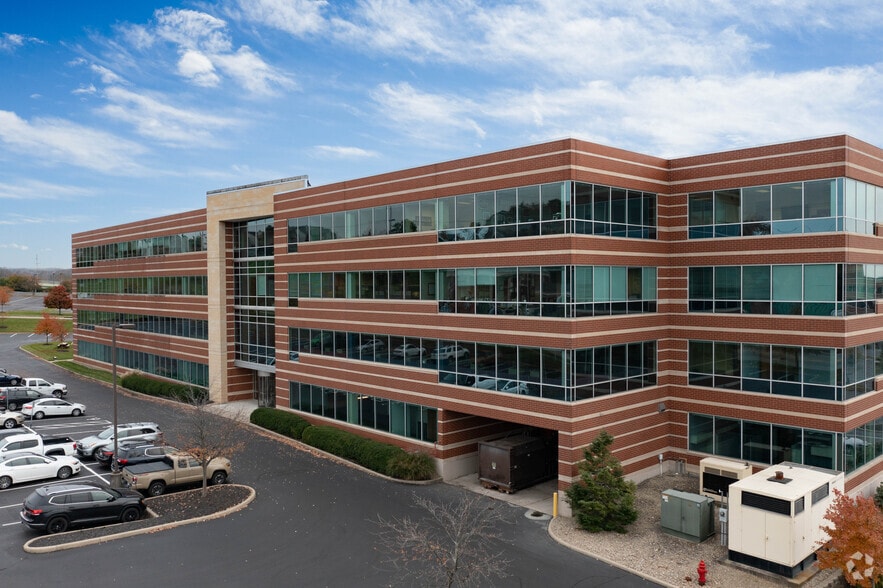 9050 Centre Pointe Dr, West Chester, OH for lease - Building Photo - Image 3 of 29