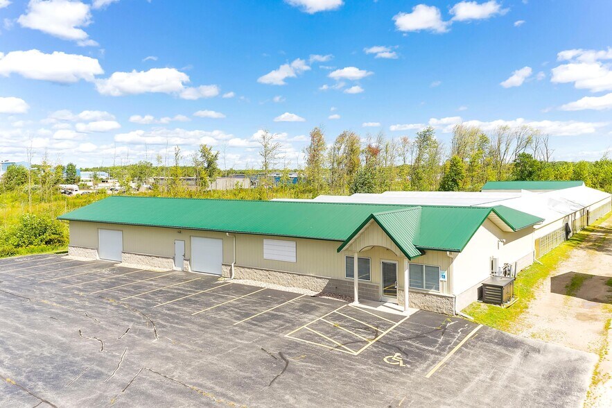 4040 Velp Ave, Green Bay, WI for sale - Primary Photo - Image 1 of 1