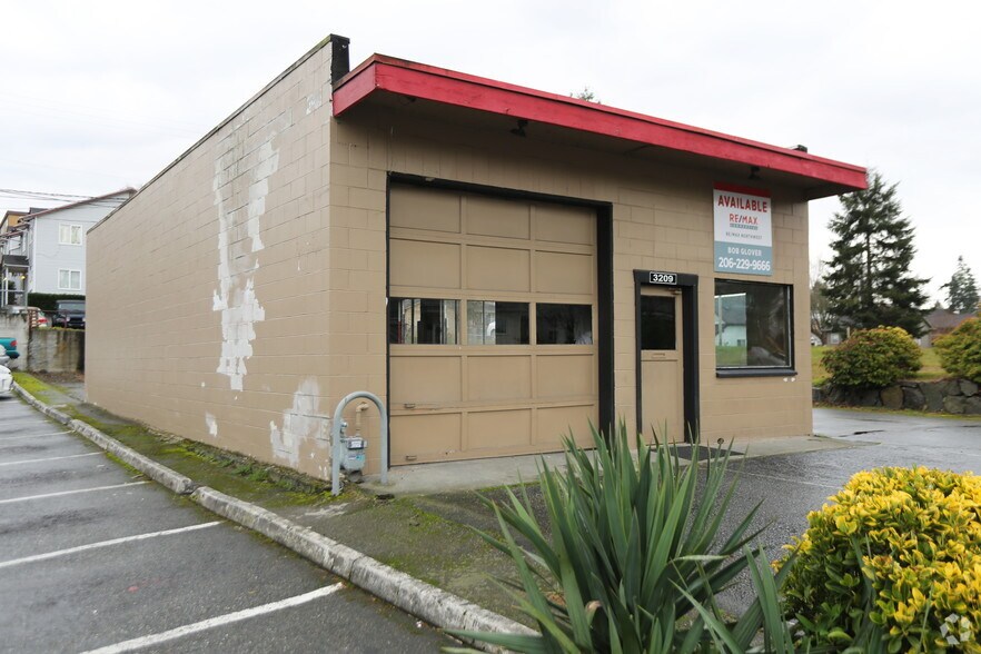 3209 Rucker Ave, Everett, WA 98201