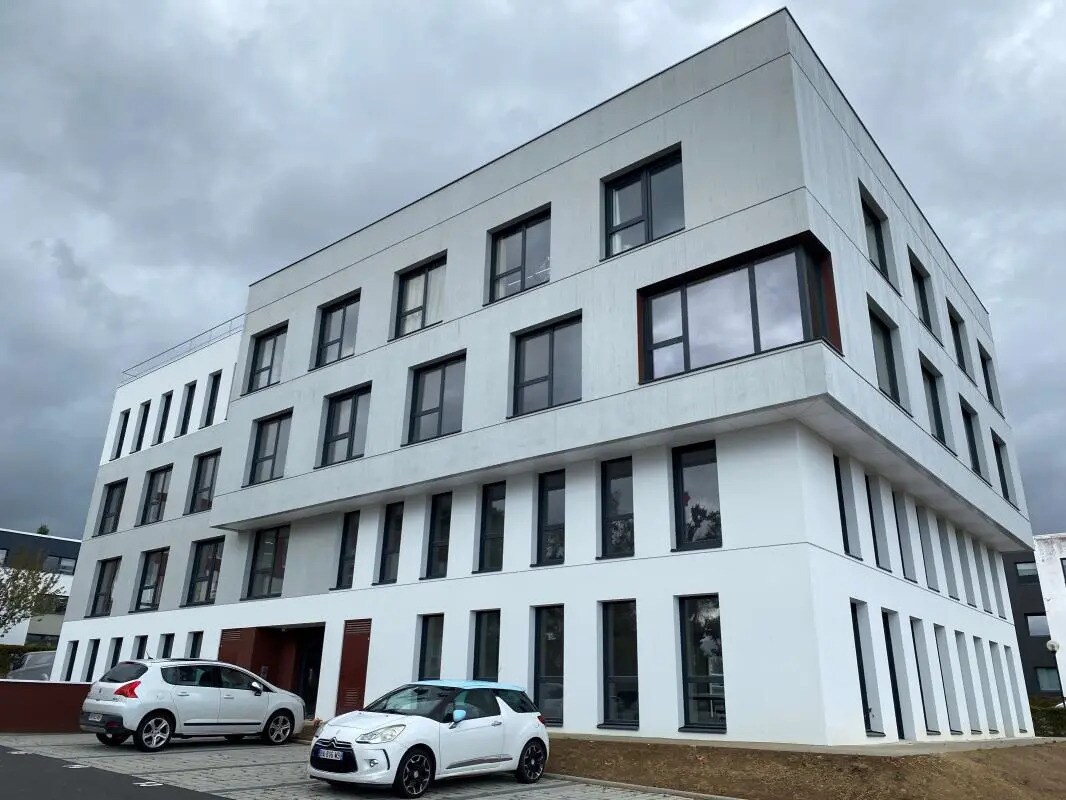 Office in Chartres-de-Bretagne for lease Building Photo- Image 1 of 13