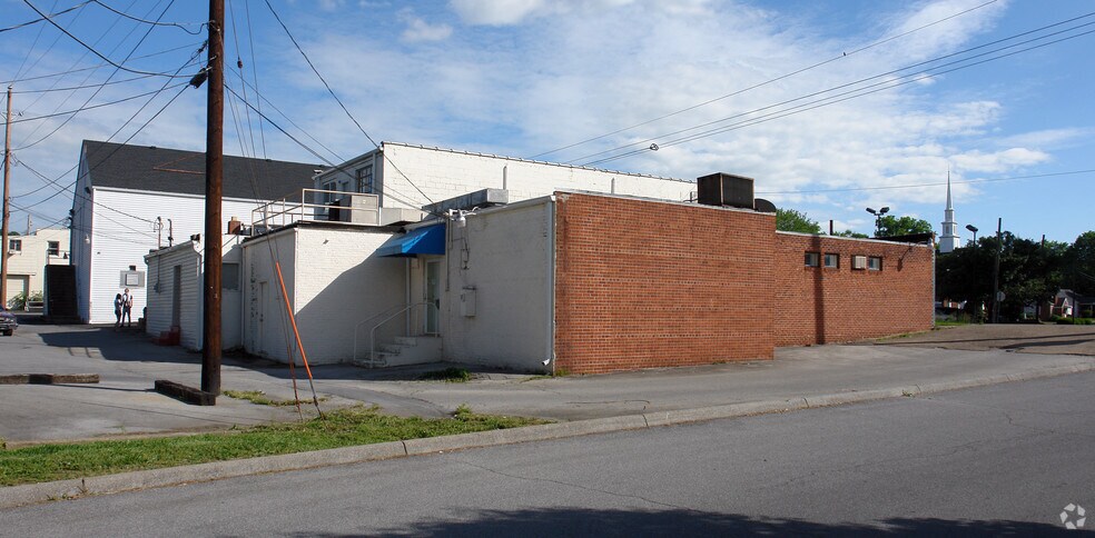 2301 Fort Henry Dr, Kingsport, TN for sale - Building Photo - Image 2 of 5