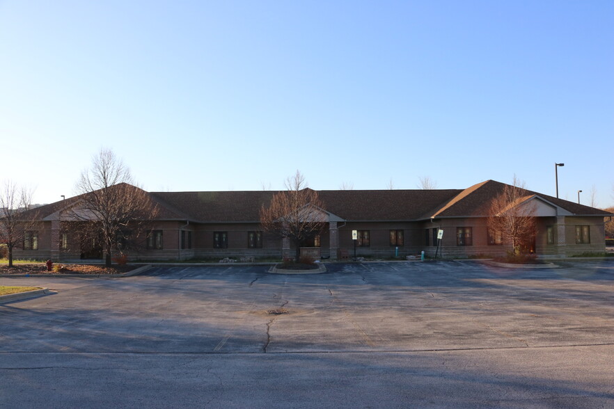 3859 McCoy Dr, Aurora, IL for sale - Building Photo - Image 3 of 4