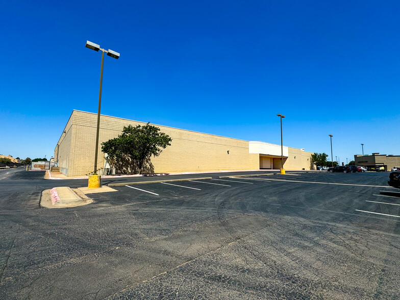 3001 W Loop 250 N, Midland, TX for lease - Building Photo - Image 2 of 10