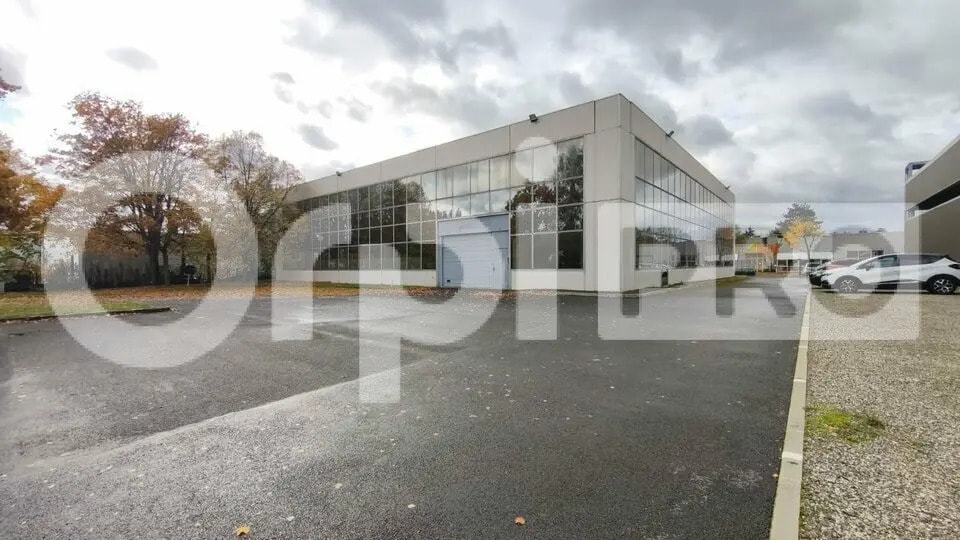 Office in Les Ulis for lease Building Photo- Image 1 of 16
