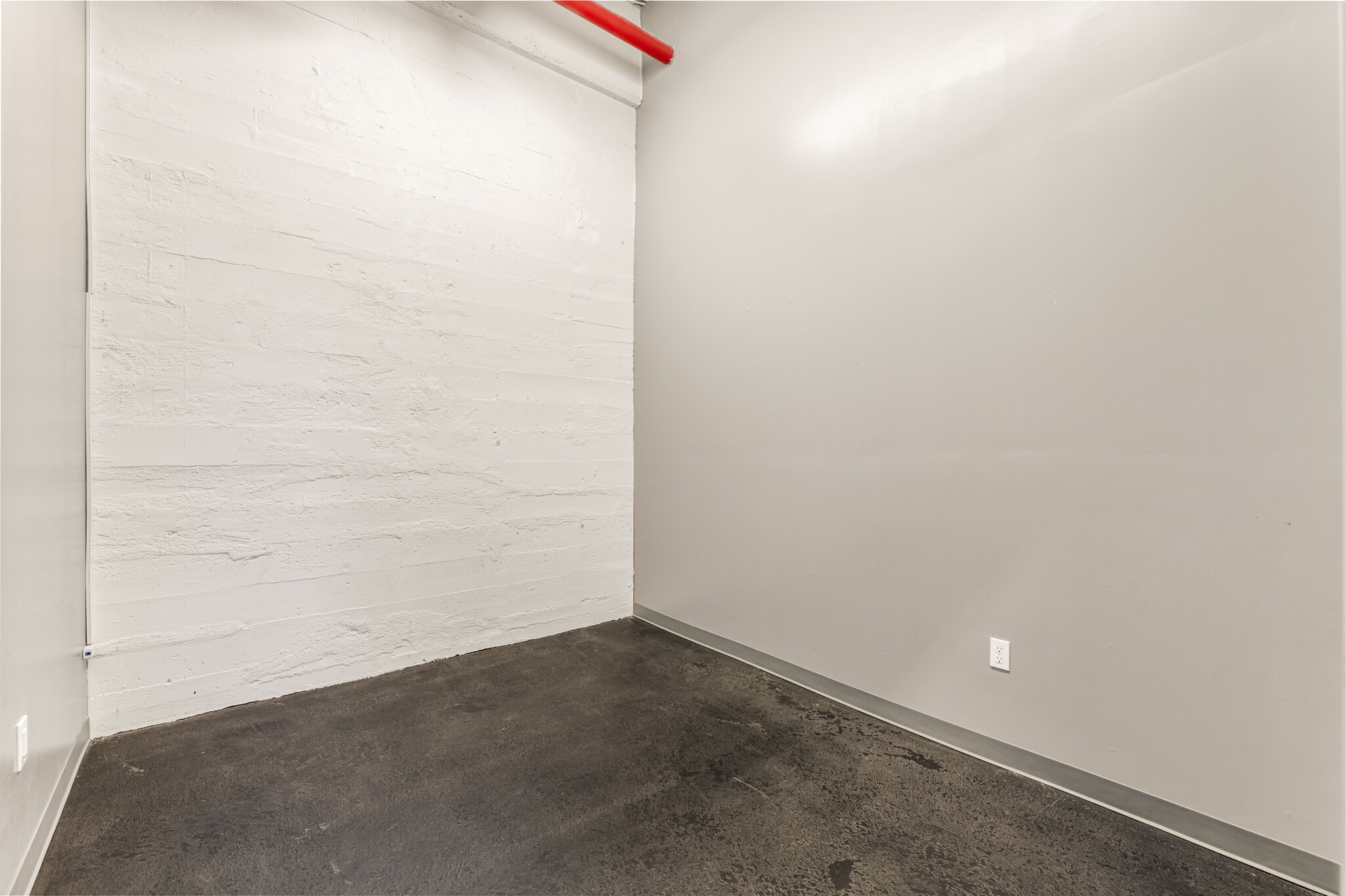 932 Wilson St, Los Angeles, CA for lease Interior Photo- Image 1 of 18