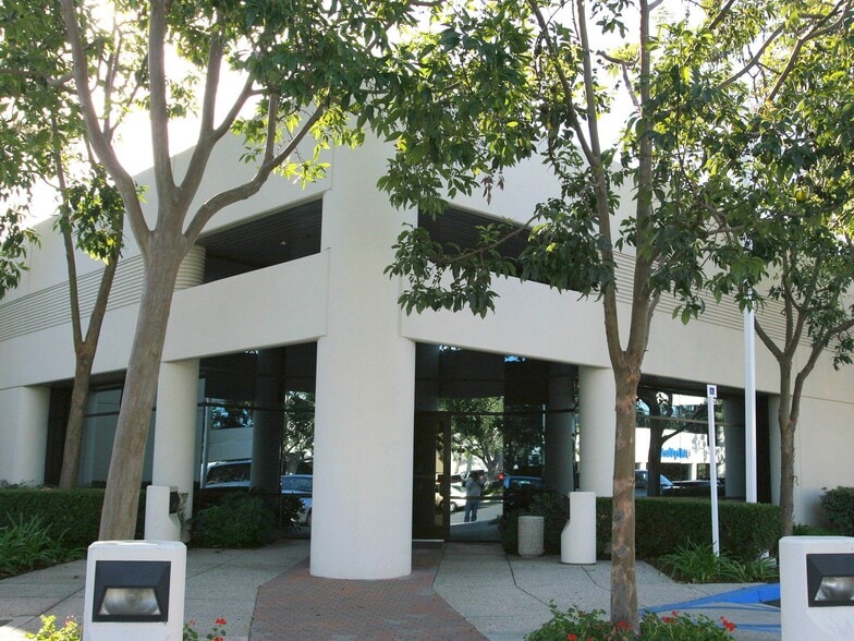 213 Technology Dr, Irvine, CA for lease - Building Photo - Image 3 of 12