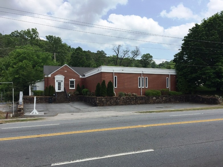 330 S Wall St, Calhoun, GA 30701