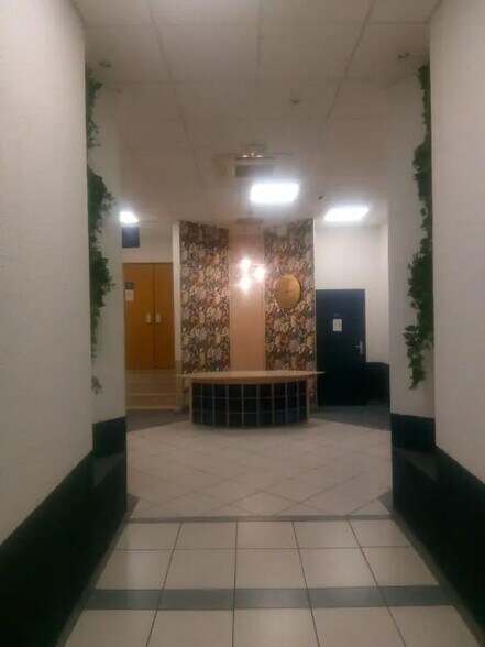 31 Boulevard Charles Moretti, Marseille for lease - Lobby - Image 2 of 17