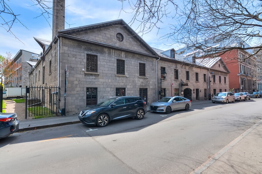 300 Pl D'youville, Montréal, QC for lease - Building Photo - Image 2 of 9