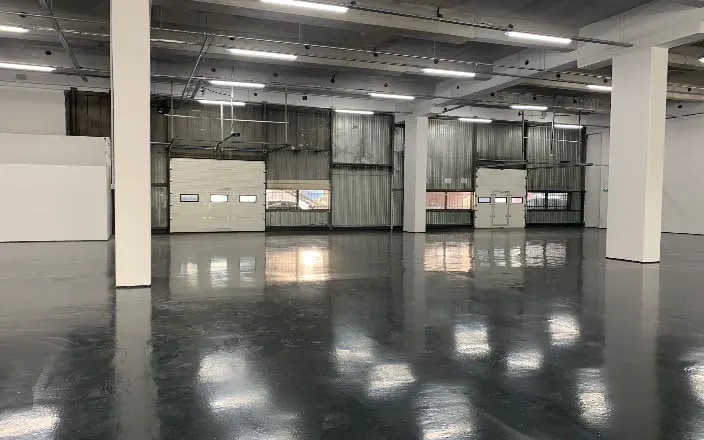 Location Local d'activités 1 600 m² - Photo 1