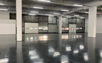 Office in Pantin for sale Interior Photo- Image 1 of 5