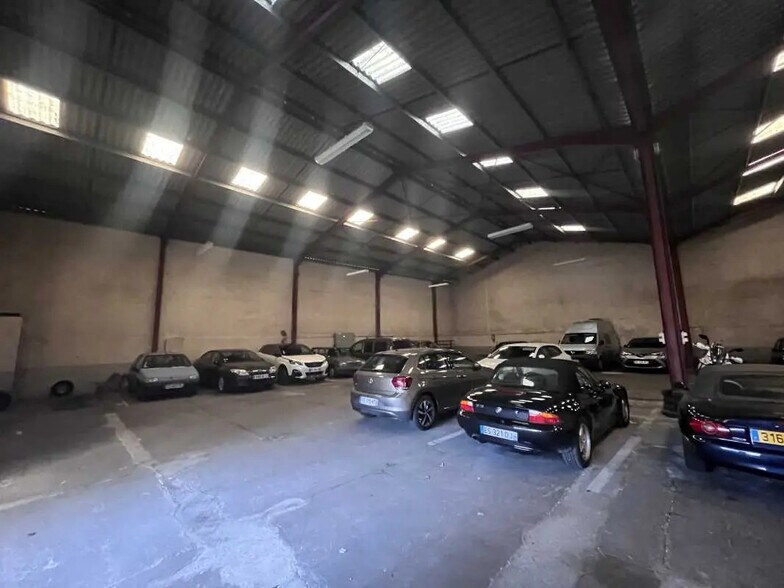Flex in Bordeaux for lease - Interior Photo - Image 3 of 4