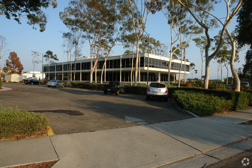 130 Robin Hill Rd, Goleta, CA for lease - Primary Photo - Image 2 of 60