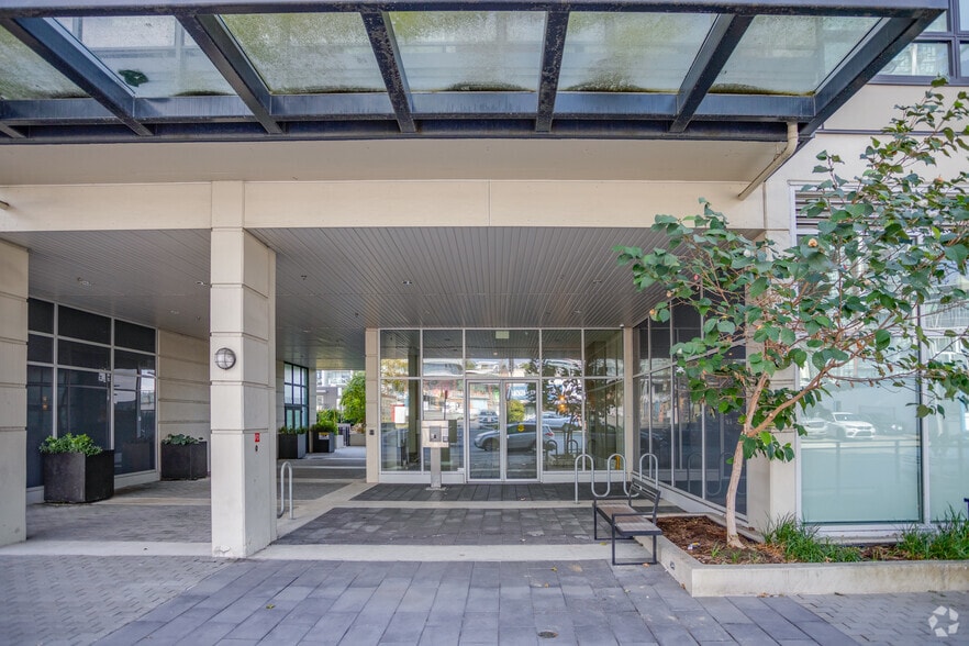 4468 Dawson St, Burnaby, BC for lease - Building Photo - Image 2 of 5