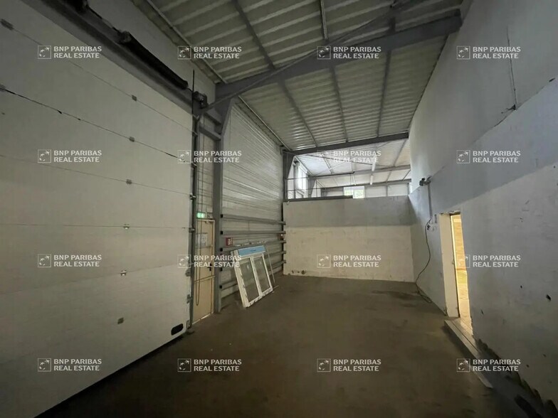 Flex in Tours for lease - Interior Photo - Image 2 of 10