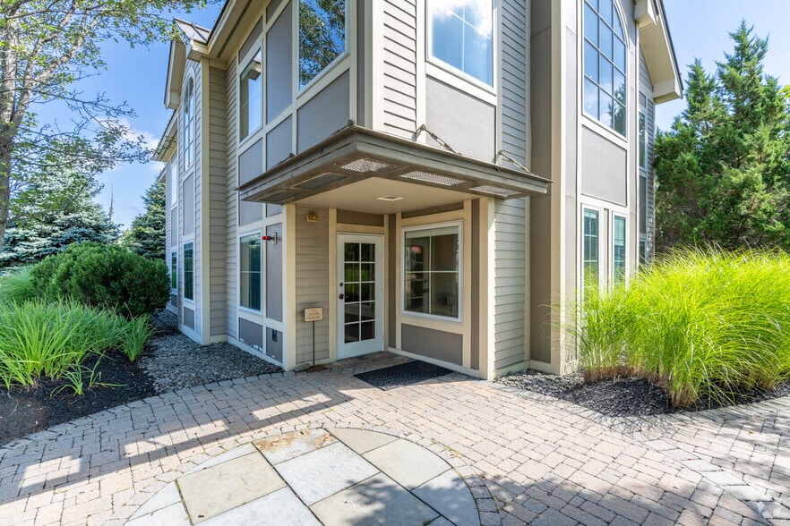 83 Orchard Hill Park Dr, Leominster, MA for lease - Building Photo - Image 2 of 20