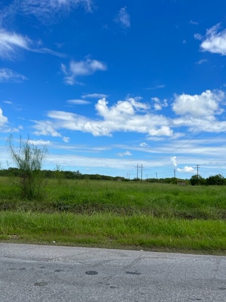 000 Carmen Ave, Rancho Viejo, TX for sale - Building Photo - Image 3 of 8