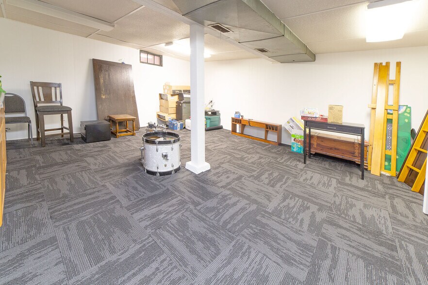 635 Fairfax St, Altoona, WI for sale - Interior Photo - Image 3 of 16