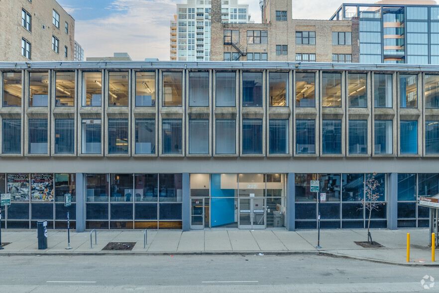 225 W Superior St, Chicago, IL for sale - Building Photo - Image 3 of 21