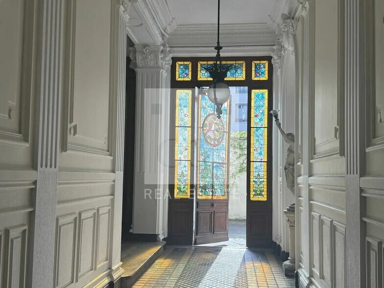 Office in Lyon for sale - Lobby - Image 2 of 12