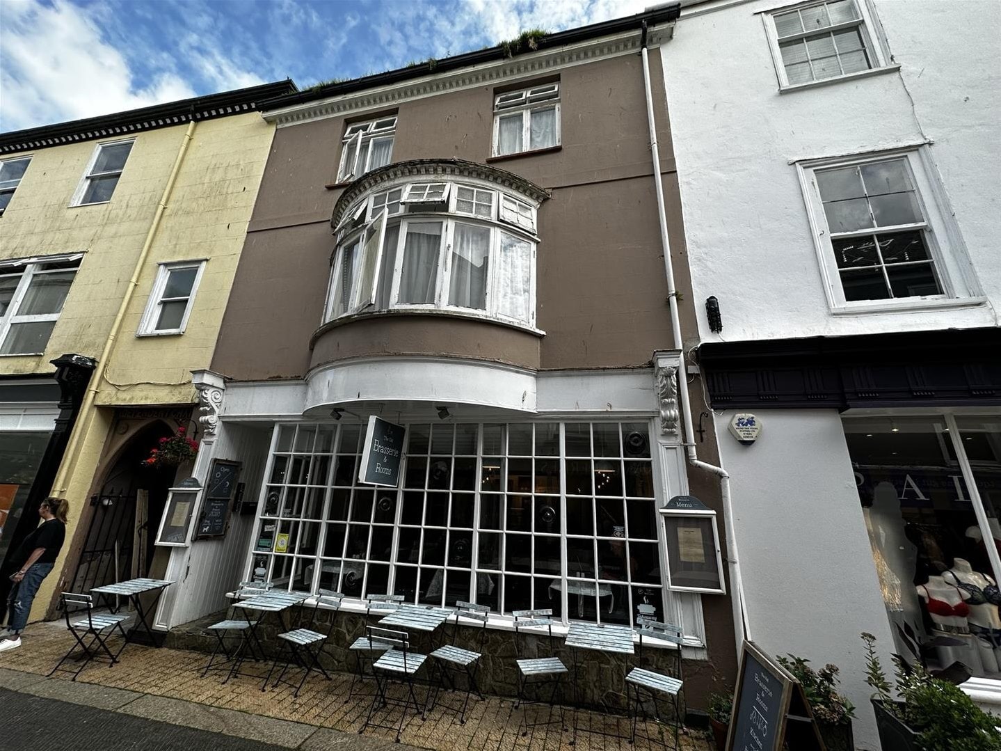 8 Foss St, Dartmouth for sale Primary Photo- Image 1 of 1