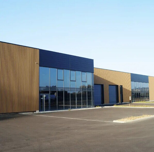 Flex in for lease - Building Photo - Image 2 of 7