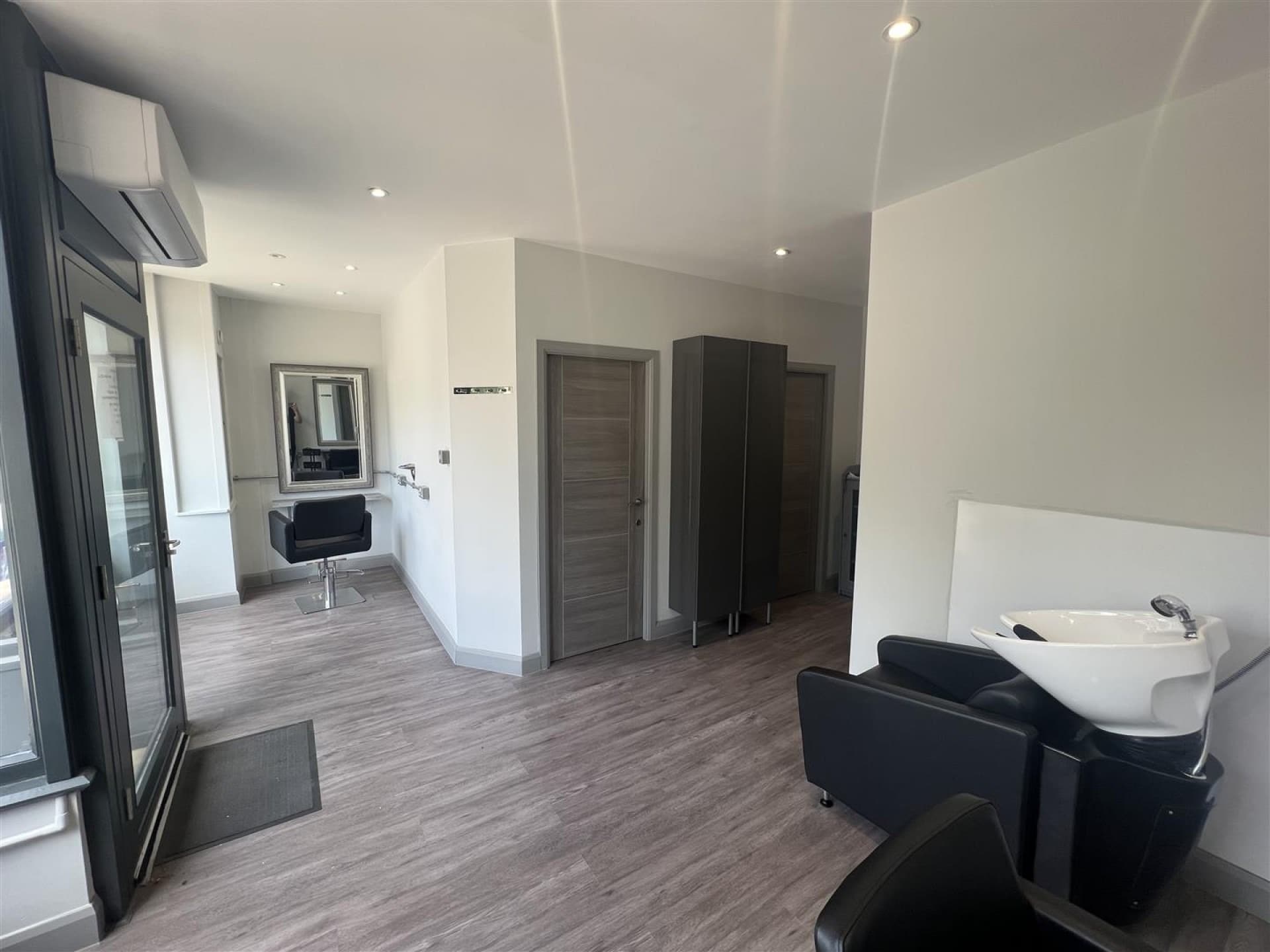 20 Town End, Golcar for lease Interior Photo- Image 1 of 3