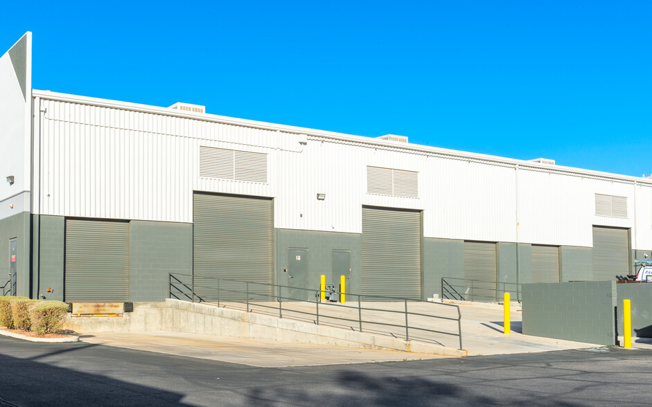 3035 E Patrick Ln, Las Vegas, NV for lease - Building Photo - Image 3 of 3