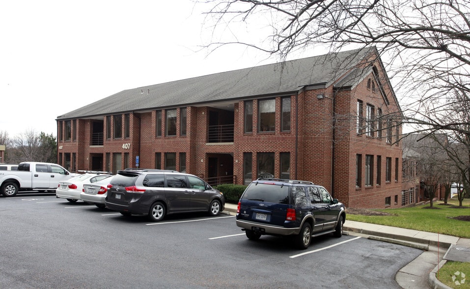 407 Church St NE, Vienna, VA for lease - Primary Photo - Image 1 of 8