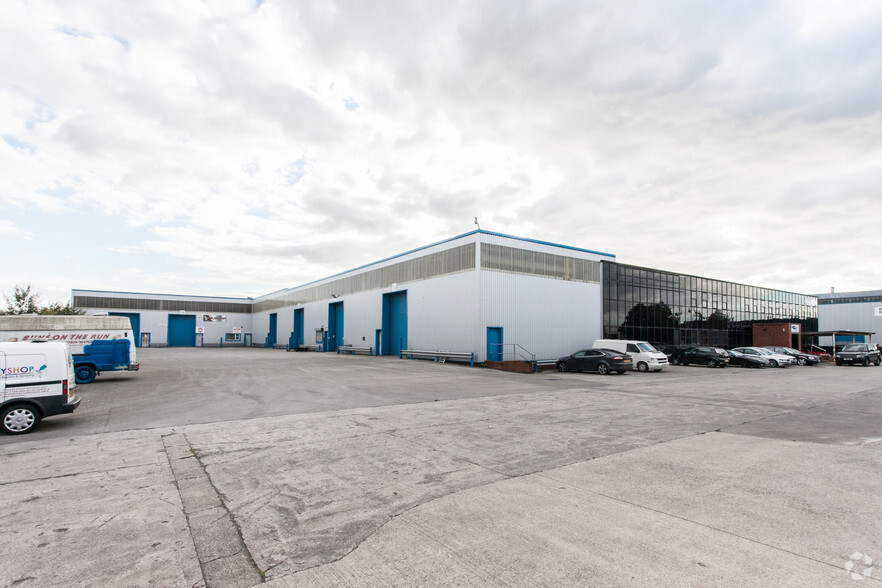 Kingsway, Bridgend for lease - Building Photo - Image 3 of 17