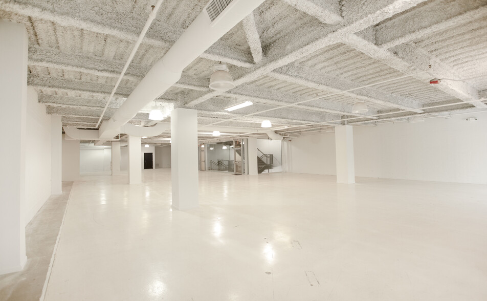 855 W Belmont Ave, Chicago, IL for lease - Interior Photo - Image 2 of 9