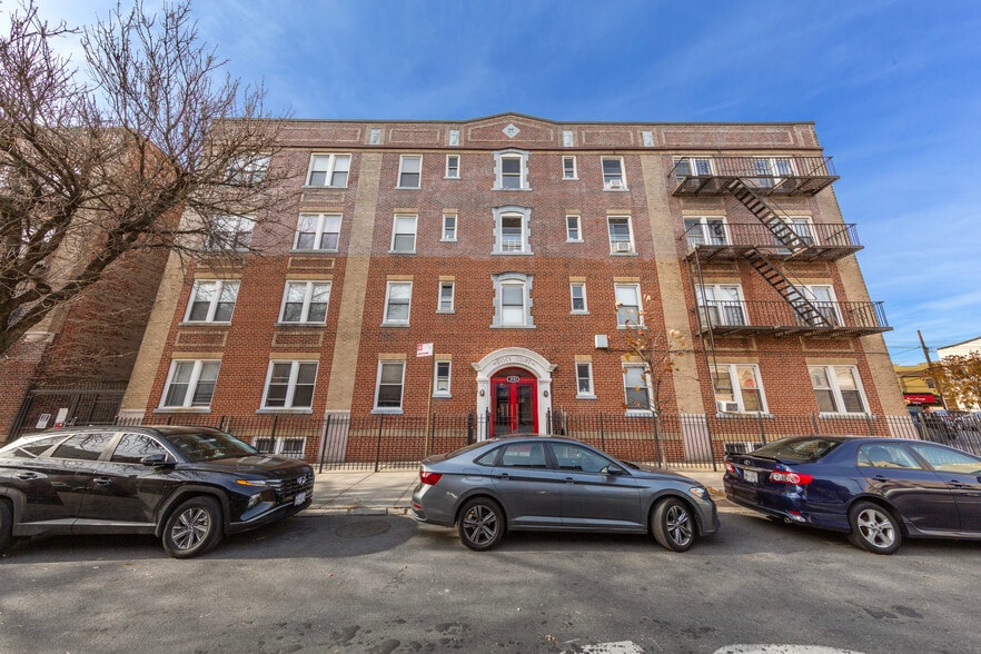 21-21 Linden St, Ridgewood, NY for sale - Building Photo - Image 3 of 8