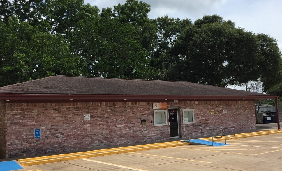 204 W Coombs St, Alvin, TX for sale - Building Photo - Image 1 of 1