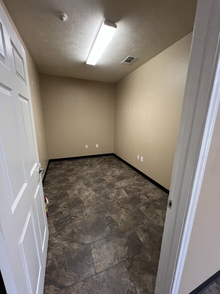 11085 Eastex Fwy, Beaumont, TX for lease - Interior Photo - Image 3 of 10