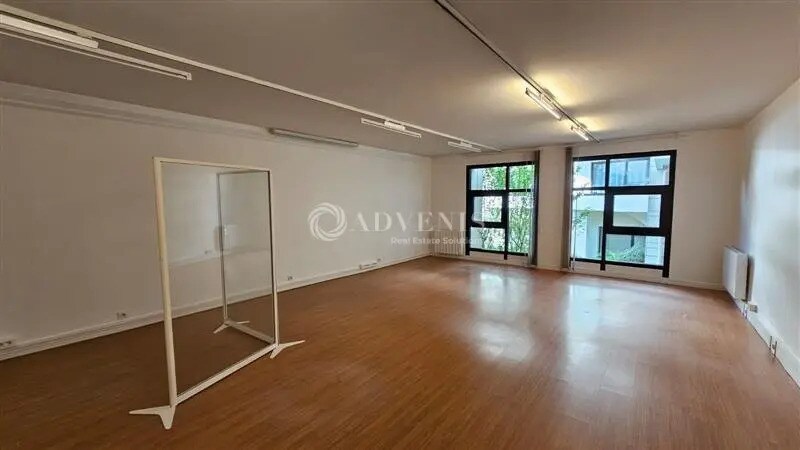Office in Lille for lease - Interior Photo - Image 2 of 12