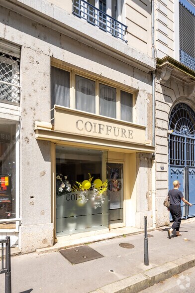 Retail in Lyon for lease - Building Photo - Image 2 of 4