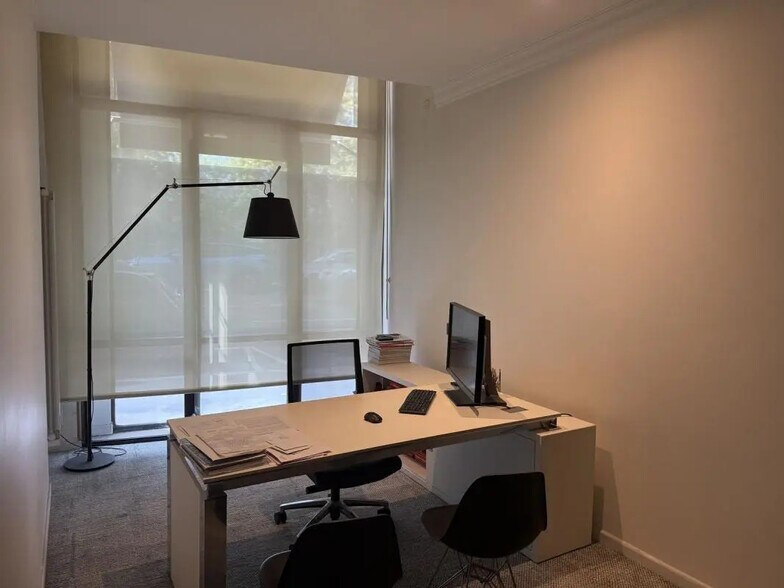 Retail in Lyon for sale - Building Photo - Image 3 of 12