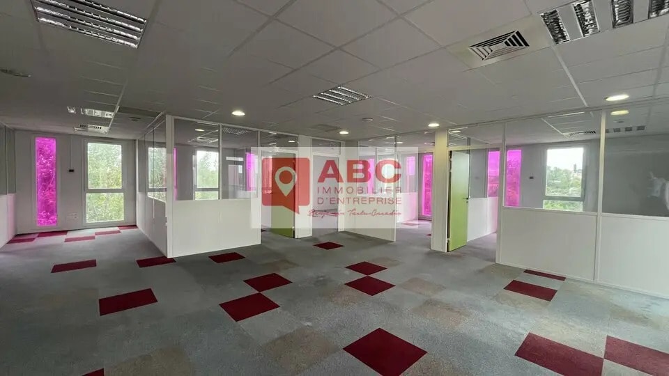 Office in Le Crès for lease - Interior Photo - Image 2 of 12