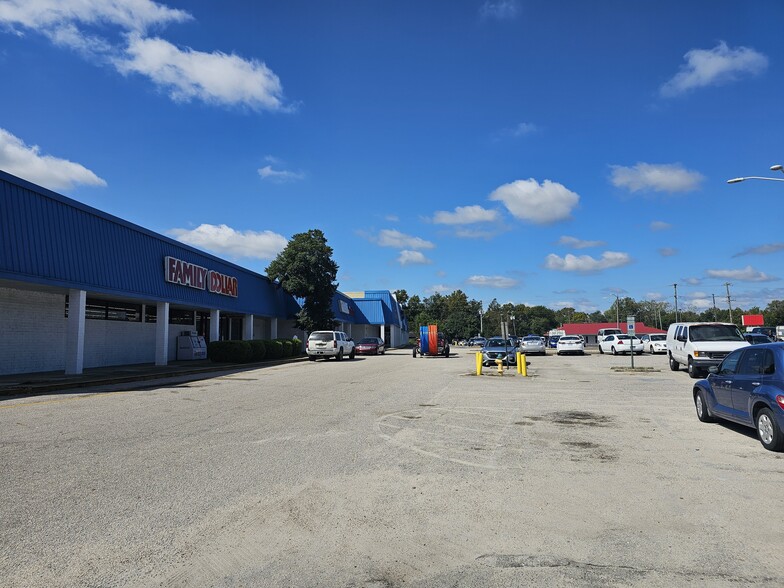 1320-1418 Clinton Rd, Fayetteville, NC for lease - Building Photo - Image 3 of 12