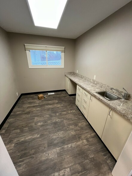 622 N Burlington Ave, York, NE for lease - Building Photo - Image 3 of 6