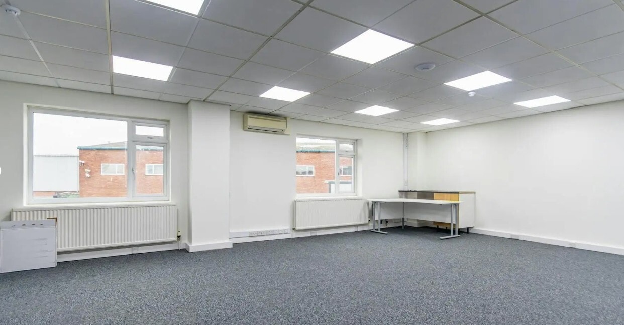 6 Whittle Rd, Wimborne for lease Interior Photo- Image 1 of 3