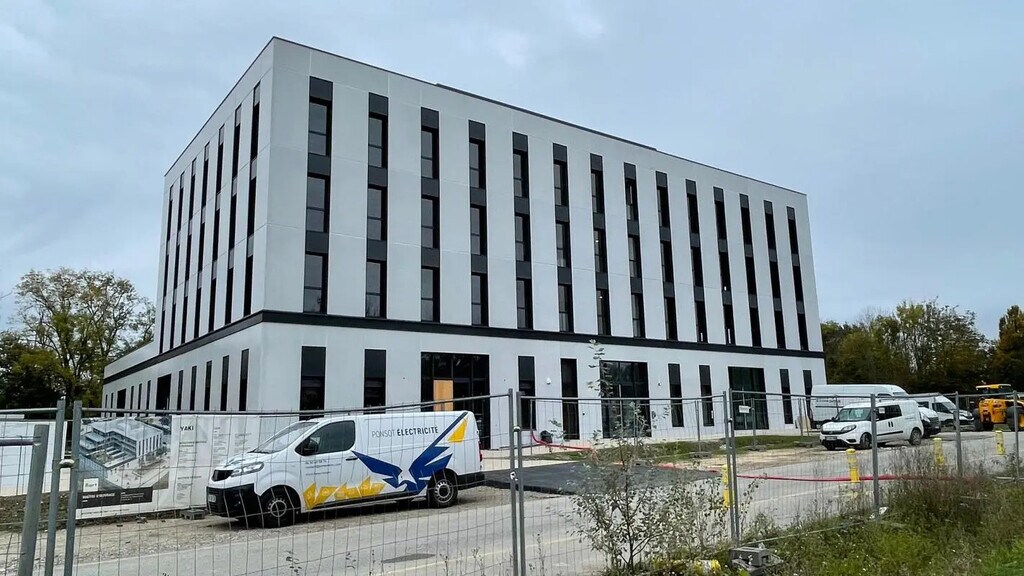Vente Local d'activités 221 m² - Photo 1