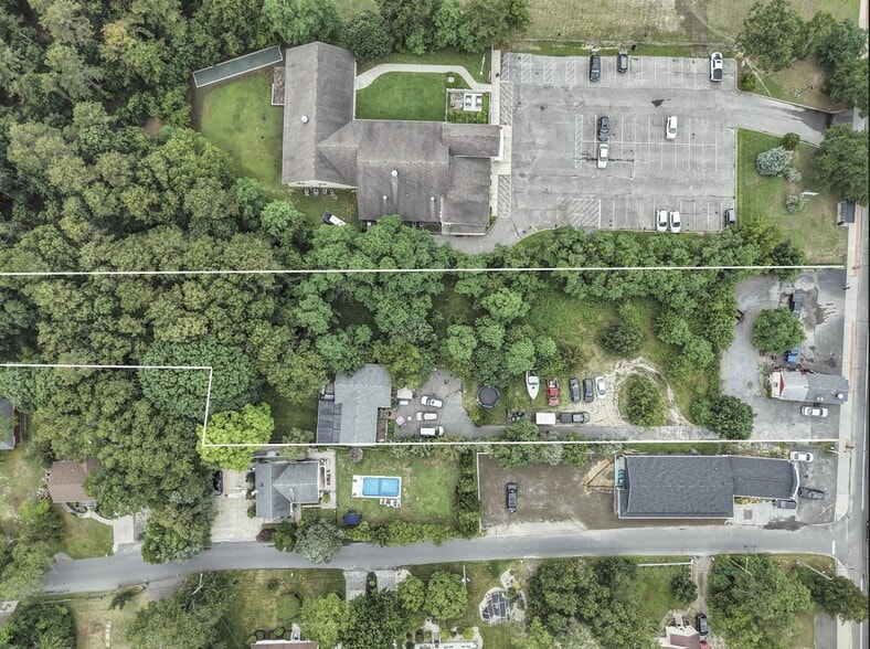 669 Flanders Rd, Flanders, NY for sale - Building Photo - Image 2 of 15