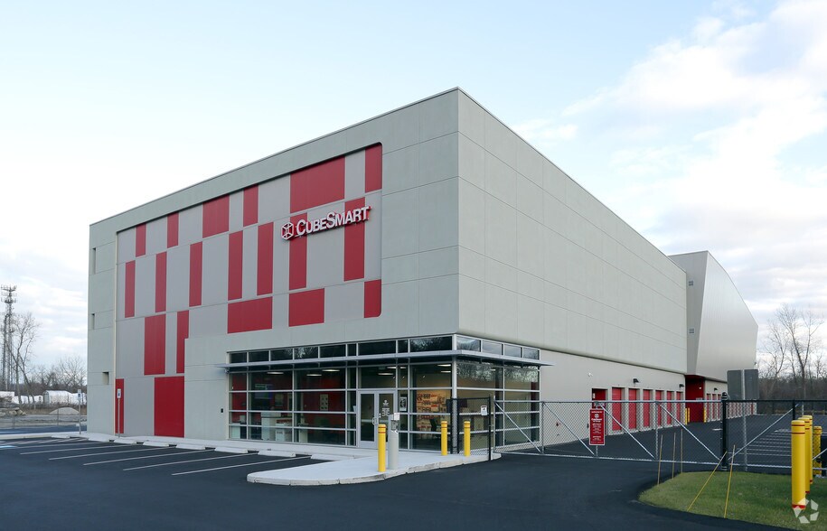 950 Phenix Ave, Cranston, RI 02921