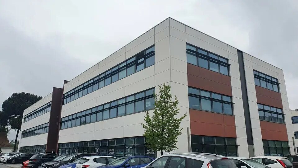 Office in Pessac for lease - Building Photo - Image 3 of 6