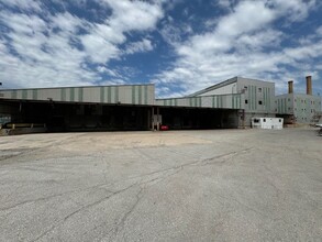 1025 Winchester Ave, Kansas City, MO for lease Building Photo- Image 2 of 8