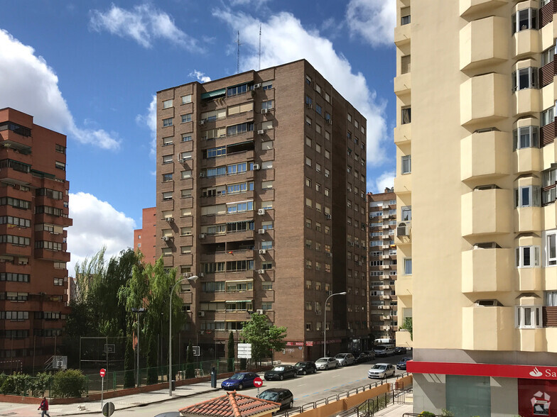 Calle de Sangenjo, 16, Madrid, Madrid for sale - Primary Photo - Image 1 of 2